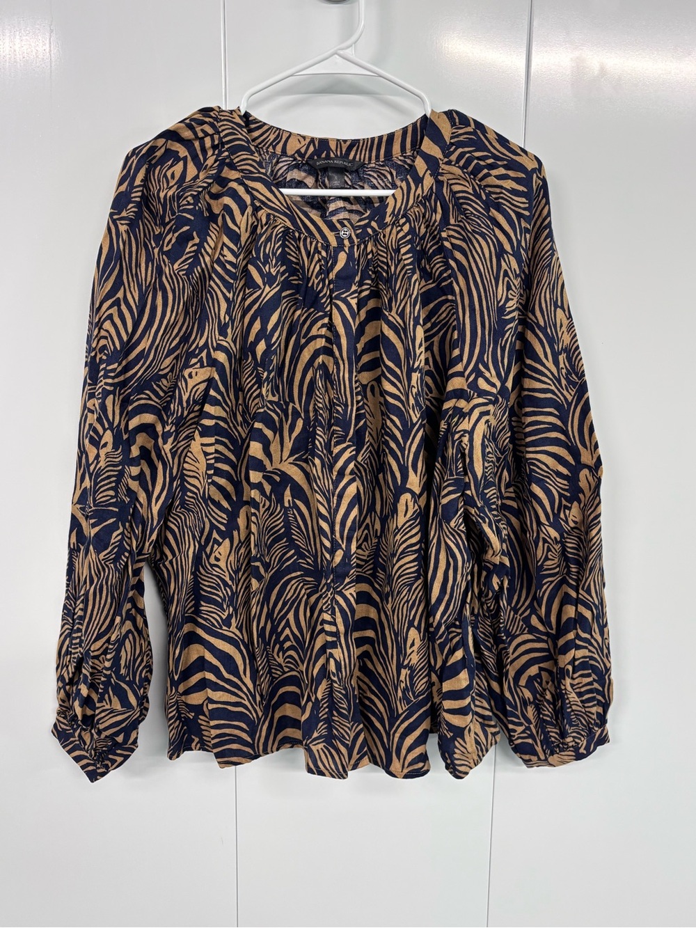 Banana Republic Women's Large Top 100% Linen Zebra Print Long Sleeve Blouse